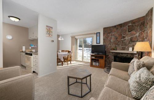 Fraser House | Meadow Ridge Court 9 Unit 4