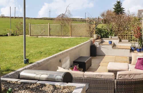Trawden Cottage | MEADOW VIEW COTTAGE, pet friendly, with a garden in Trawden
