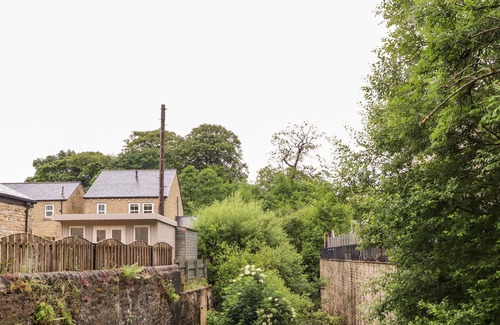 Trawden Cottage | MEADOW VIEW COTTAGE, pet friendly, with a garden in Trawden