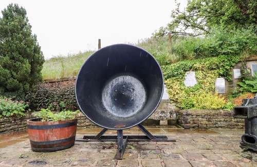 Trawden Cottage | MEADOW VIEW COTTAGE, pet friendly, with a garden in Trawden