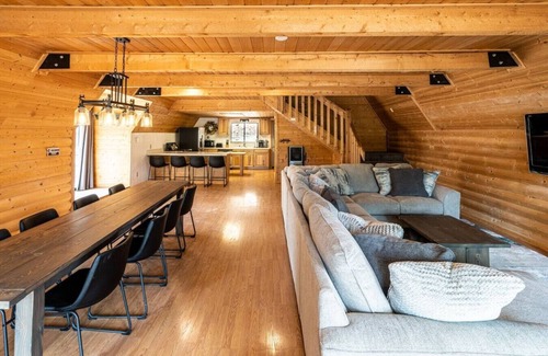 Duck Creek Village Cabin | Meadow View Retreat!