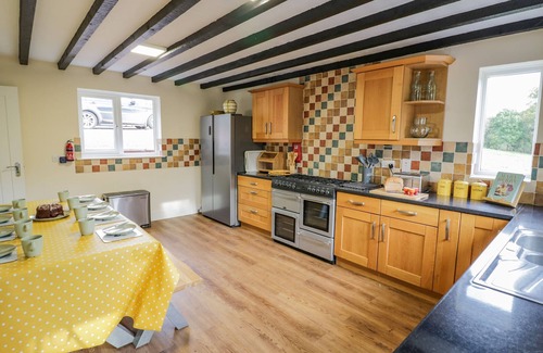 Clows Top Cottage | MEADOWFIELDS, pet friendly, with hot tub in Cleobury Mortimer