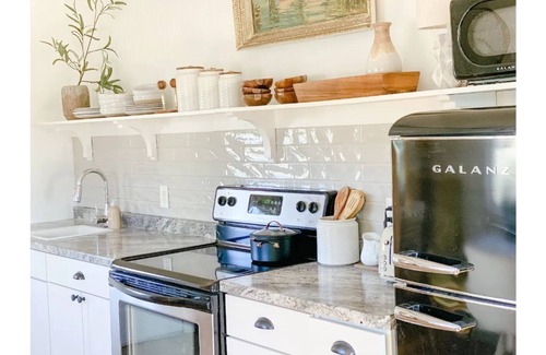 Snowflake Apartment | Meadowlark Cottage apartment, private entrance