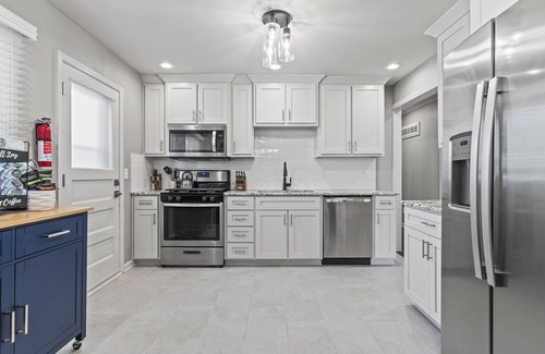 Lenexa House | Meadowlark - Large Home Close to I35