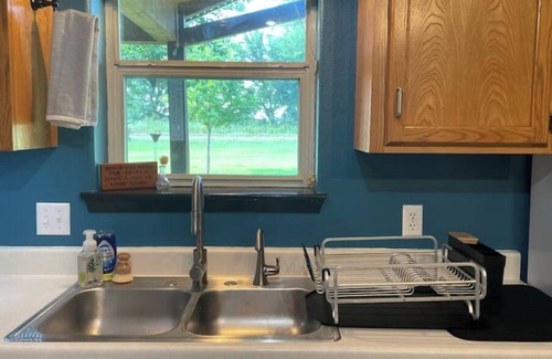 Detroit House | Meadow’s Edge Retreat - near Detroit, TXn