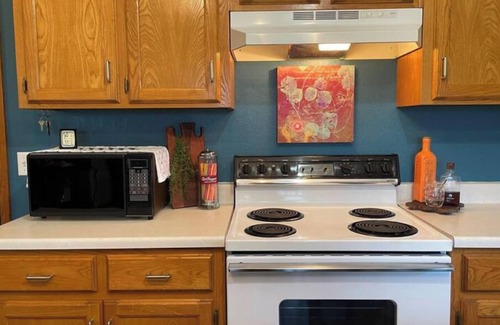 Detroit House | Meadow’s Edge Retreat - near Detroit, TXn