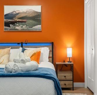 Silverado House | Meadowstone Suite 3BD 3 TVs Near Spruce Meadows