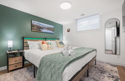 Silverado House | Meadowstone Suite 3BD 3 TVs Near Spruce Meadows