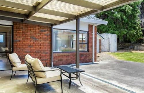 Waiau Pa House | Meadowview Retreat is only 5 mins to beach