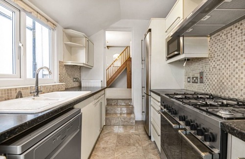 Reigate House | Meadvale - Lovely 3 Bed Victorian House