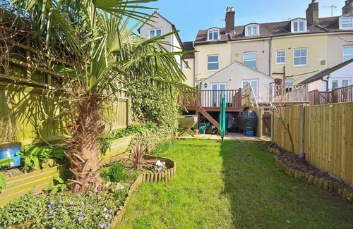Reigate House | Meadvale - Lovely 3 Bed Victorian House