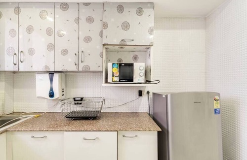 Sushant Lok Apartment | Medical friendly 2 BR near Fortis | Parfait Street