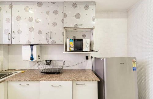 Sushant Lok Apartment | Medical friendly 2 BR near Fortis -Parfait Street