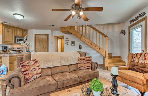 Medicine Park House | Medicine Park Cabin Rental w/Mountain View