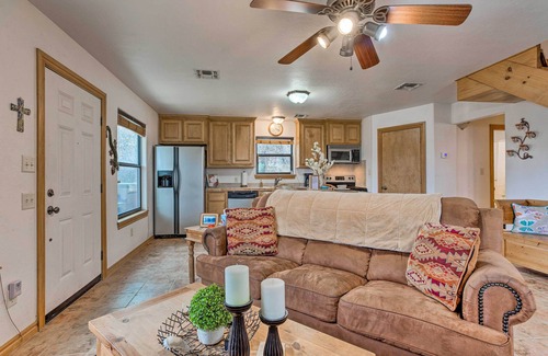 Medicine Park House | Medicine Park Cabin Rental w/Mountain View