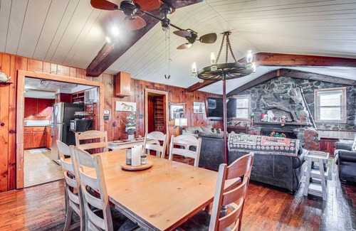 Medicine Park Cabin | Medicine Park Getaway: Kayaks, Deck & Mtn Views!