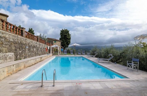 Caprese Michelangelo House | Medieval Farmhouse in Caprese Michelangelo with Terrace