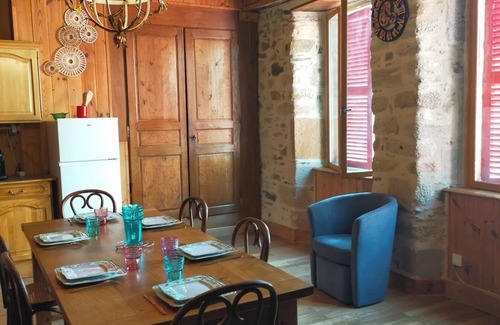 Saint-Benoit-du-Sault House | Medieval house for six people