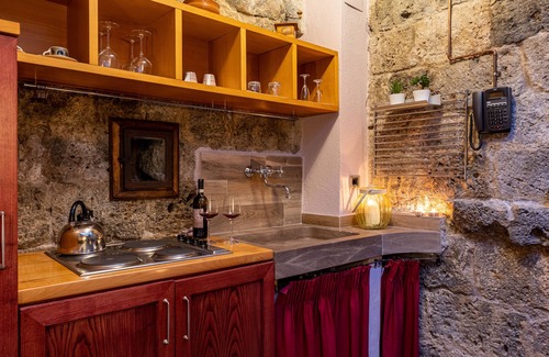 San Gimignano City Centre Apartment | Medieval tower experience with private rooftop, San Gimignano