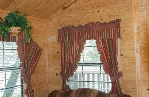 Lakehills Resort | Medina Lake Camping Resort Cabin 3