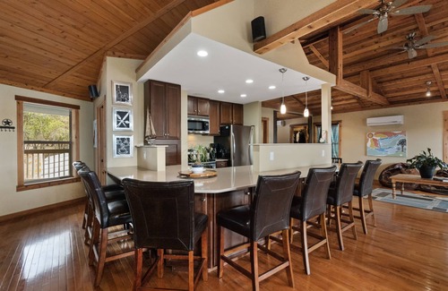 Lakehills House | Medina Lake Villa - Stunning Lakeviews, Waterfront Access & Pool