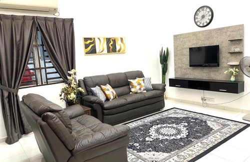 Sitiawan Villa | MEDINA VILLA MANJUNG private pool