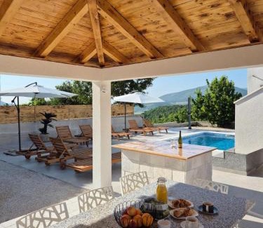 Muc Villa | Mediterranean 5 rooms house with pool