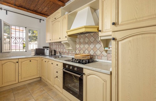 Baia Caddinas House | Mediterranean Holiday Home with Wi-Fi, A/C, Garden & Terrace