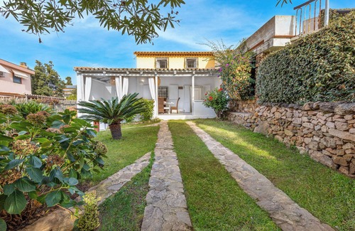 Baia Caddinas House | Mediterranean Holiday Home with Wi-Fi, A/C, Garden & Terrace
