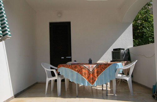 Sveti Stefan Apartment | Mediterranean style house, children u. Pet Friendly, very well adapted to nature