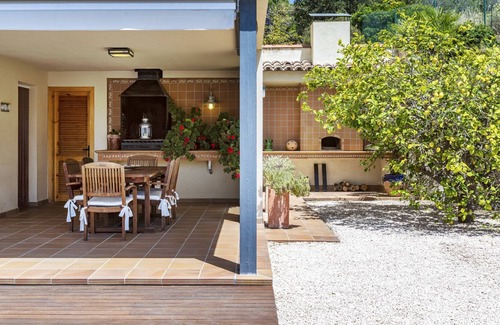 Cabrera de Mar House | Mediterranean villa with pool near Barcelona