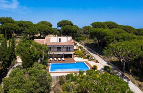 Cabrera de Mar Villa | Mediterranean villa with pool near barcelona