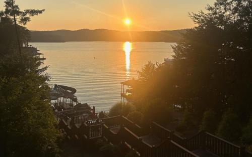 Blue Ridge House | Medley Sunset Cove - Lake Blue Ridge Cabin Rental minutes to Downtown - Blue Ridge, GA