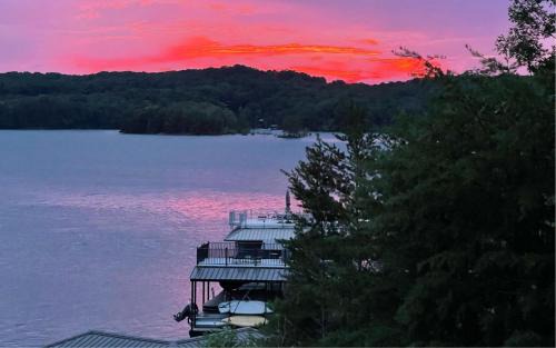 Blue Ridge House | Medley Sunset Cove - Lake Blue Ridge Cabin Rental minutes to Downtown - Blue Ridge, GA