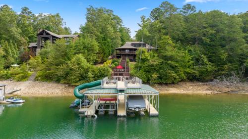 Blue Ridge House | Medley Sunset Cove - Lake Blue Ridge Cabin Rental minutes to Downtown - Blue Ridge, GA