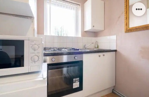 Chatham House | Medway Luxury Retreat Free Parking Free Wi-fi