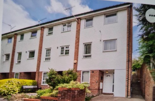 Chatham House | Medway Luxury Retreat Free Parking Free Wi-fi