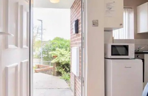 Chatham House | Medway luxury Retreat free parking free wi-fi