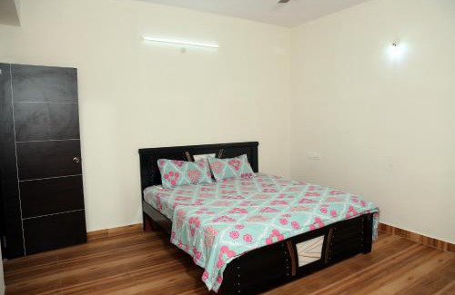 Madhapur Apartment | MEE Homes Family Friendly 2BHK w Fast Wi-Fi & Kitchen Madhapur