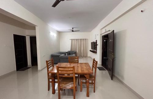 Madhapur Apartment | Mee Homes Family Fully Furnished 2BHK in Madhapur
