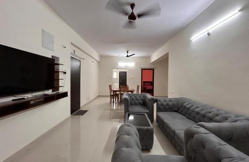 Madhapur Apartment | Mee Homes Family Fully Furnished 2BHK in Madhapur