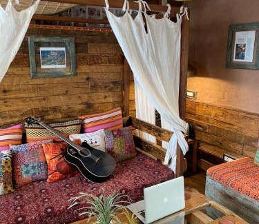Sanjauli Hotel | MeenaBagh Villa Rooms & Cafe