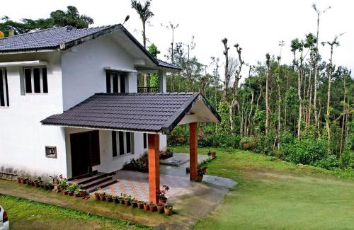Vastare Villa | Meera Homestay - 2BH, Estate, Balcony, One Group only