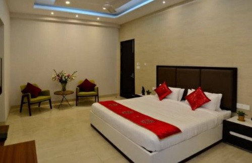 DLF City House | Meera Suites @ DLF 2 - Ground Floor