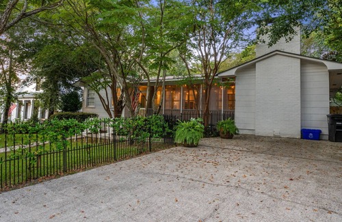 Fairhope Cottage | “Meet Me in Fairhope”-Walk to bay and beach in the heart of Fairhope!