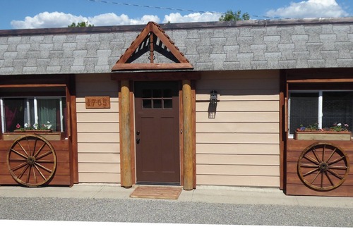Meeteetse House | Meeteetse 3B/2B *Warm*Cozy* Great Views!*6 Adults+Kids under 18
