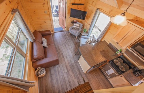 Lookout Valley Neighborhood Association Apartment | Meg Cabin | Tiny Rustic Comfort on Lookout Mtn.