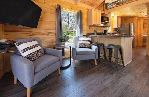 Lookout Valley Neighborhood Association Apartment | Meg Cabin | Tiny Rustic Comfort on Lookout Mtn.