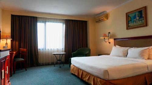 Kemanggisan Hotel | Mega Anggrek Hotel Jakarta Slipi