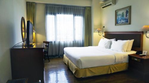 Kemanggisan Hotel | Mega Anggrek Hotel Jakarta Slipi
